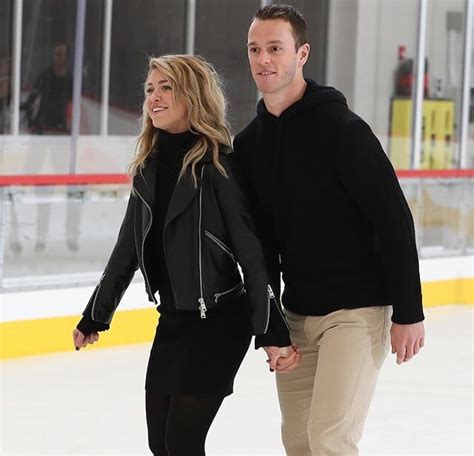 are jonathan toews and lindsey still together